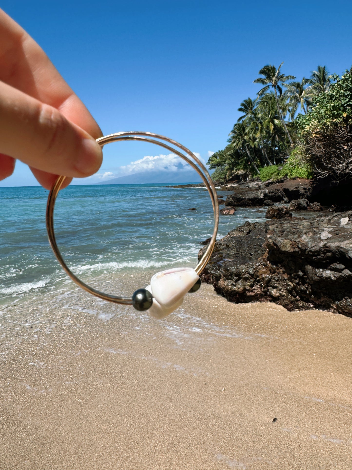 BORA BORA Tahitian Pearl + Shell Bangle