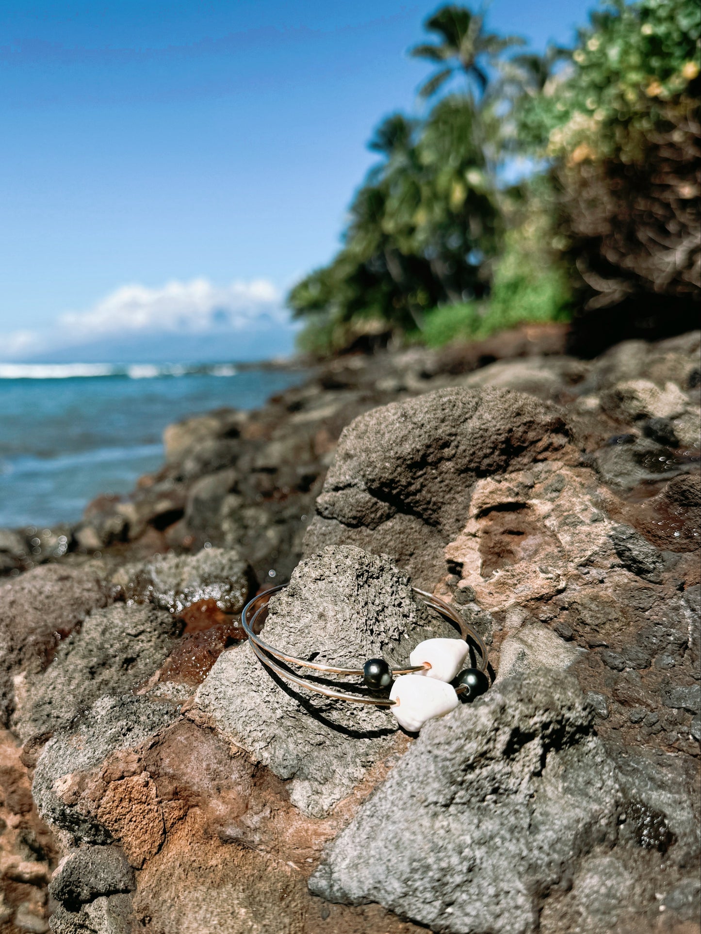 BORA BORA Tahitian Pearl + Shell Bangle