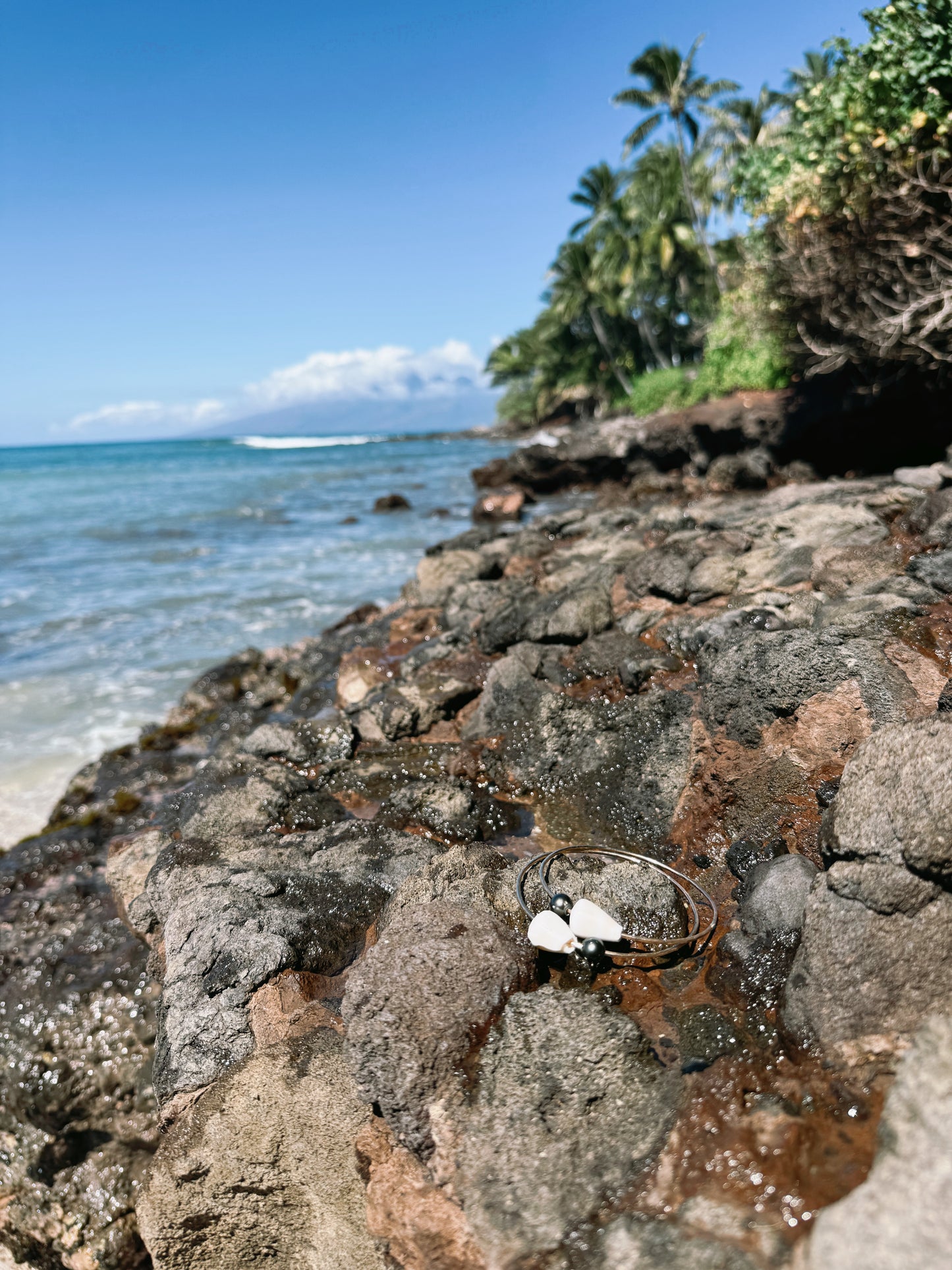 BORA BORA Tahitian Pearl + Shell Bangle