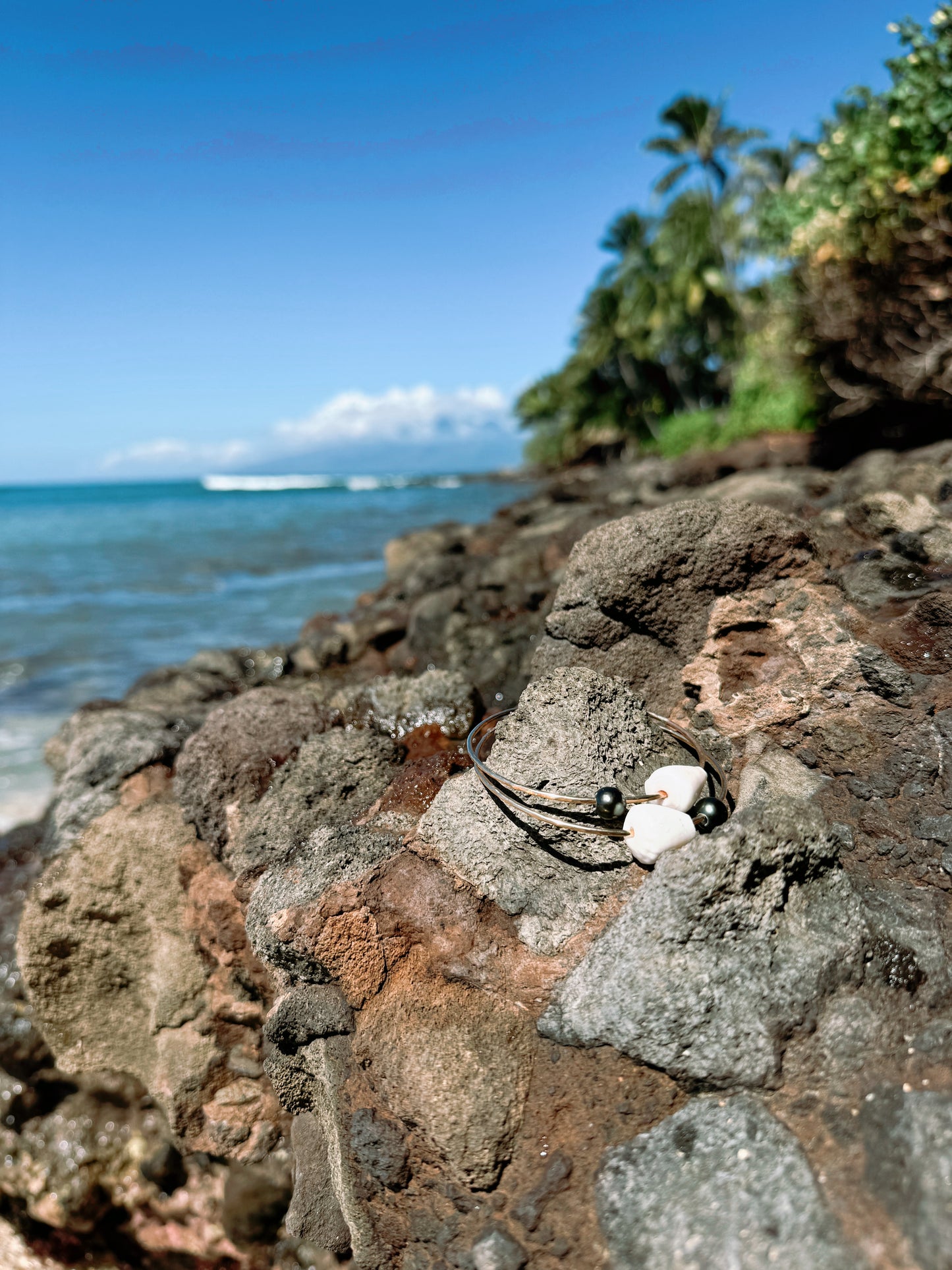 BORA BORA Tahitian Pearl + Shell Bangle